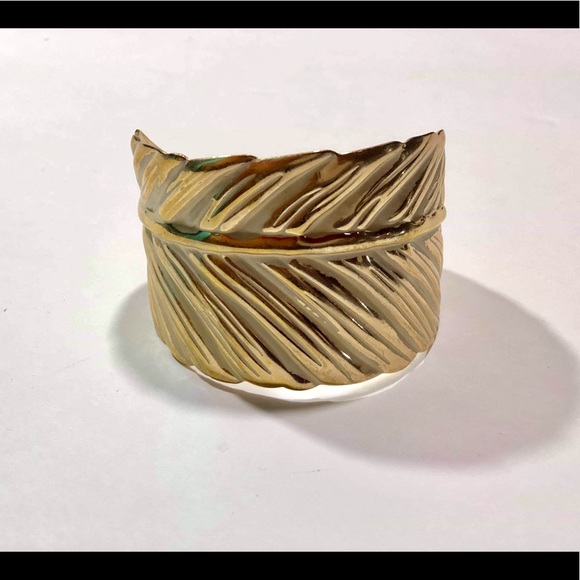 Jewelry - 🔥3/$12 Leaf enamel cuff NWOT